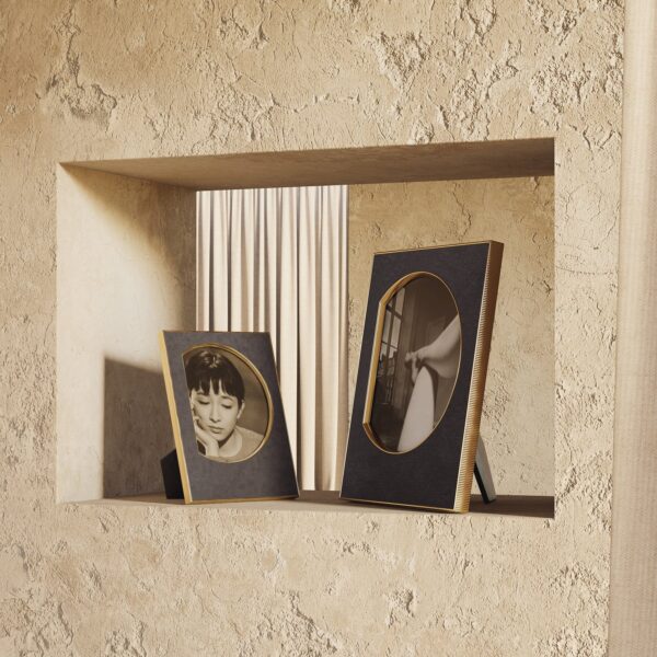 Kelly Behun Side Eye Frame