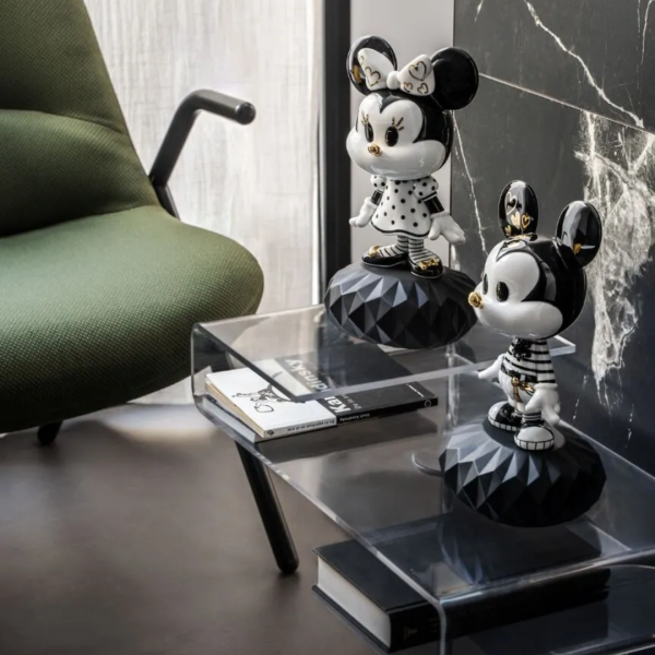 Minnie in black and white Sculpture