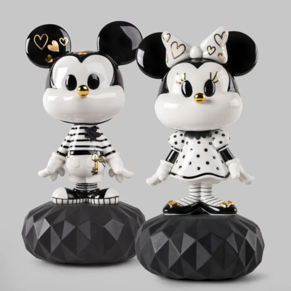 Minnie in black and white Sculpture