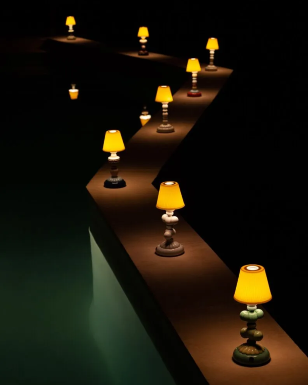 Sunflower Firefly Table Lamp. Black