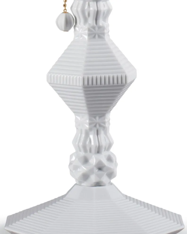 Belle de Nuit Table Lamp. White (CE)