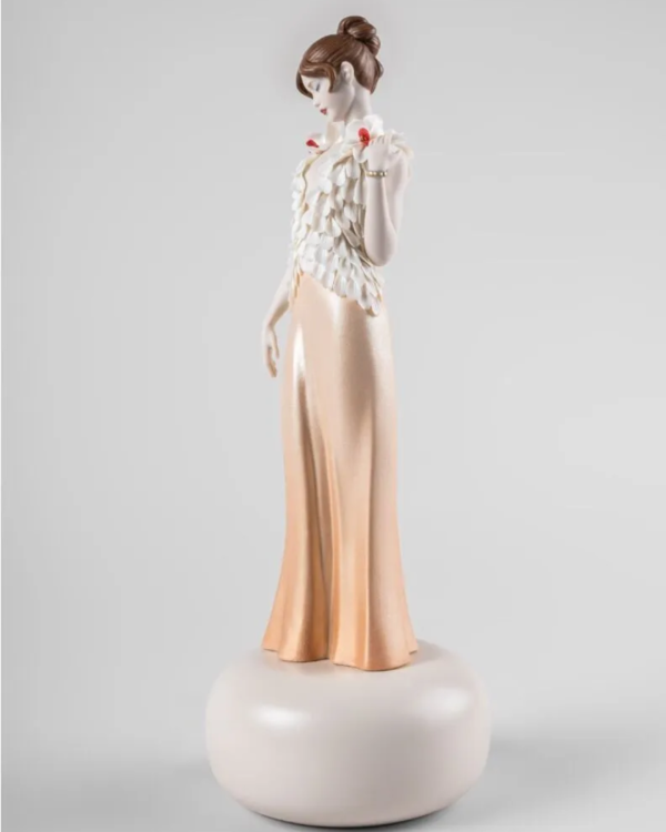 Exquisite Embroidery Sculpture