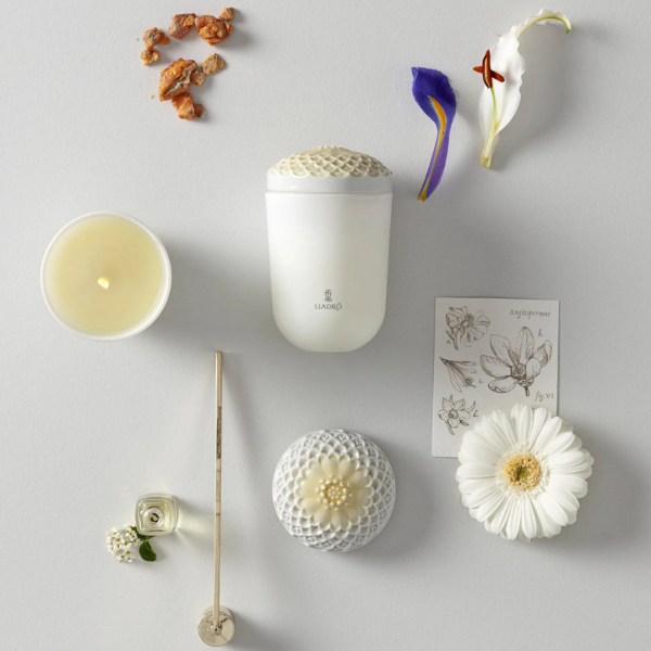 ECHOES OF N. CANDLE-TROPICAL BLOSSOMS